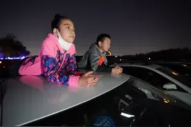 最潮最古典！来北京国际音乐节，在汽车电影院里看歌剧《卡门》图片