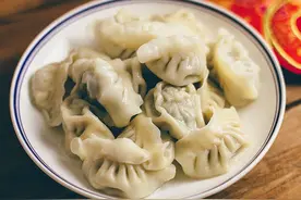 大年初一吃饺子，从包到吃，老辈“6大传统”不能忘，吃出好彩头图片