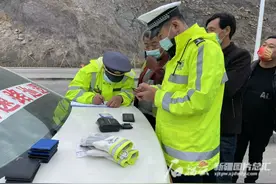 即日起乌鲁木齐交警对违规车辆开展专项治理 注意：中、重型货车禁止驶入东二环图片