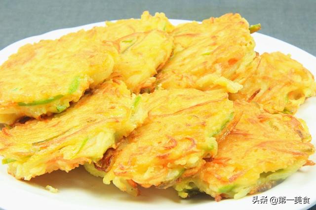 早餐店买3块一张的土豆饼，在家2个土豆做7张，清香柔软不黏牙