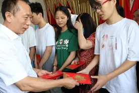 连续5年，捐资逾百万黄久生助力家乡扶贫扶智图片