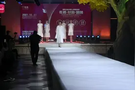 乌鲁木齐市馕文化产业园上演丝路霓裳盛宴图片