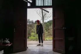 那个唱《我的滑板鞋》的庞麦郎，为什么7年后会进了精神病院？图片