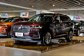 豪华但是低价，2.0T大7座还是合资SUV，质量靠谱，实拍昂科威Plus图片