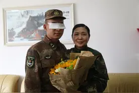 “排雷英雄”杜富国，和平年代荣获一等功，享受什么待遇？图片