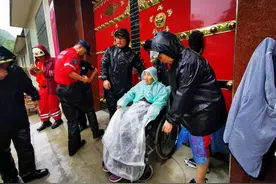 商洛各相关部门全力以赴防汛救灾图片