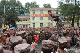 做102个卷身上后，他的手让人心疼图片