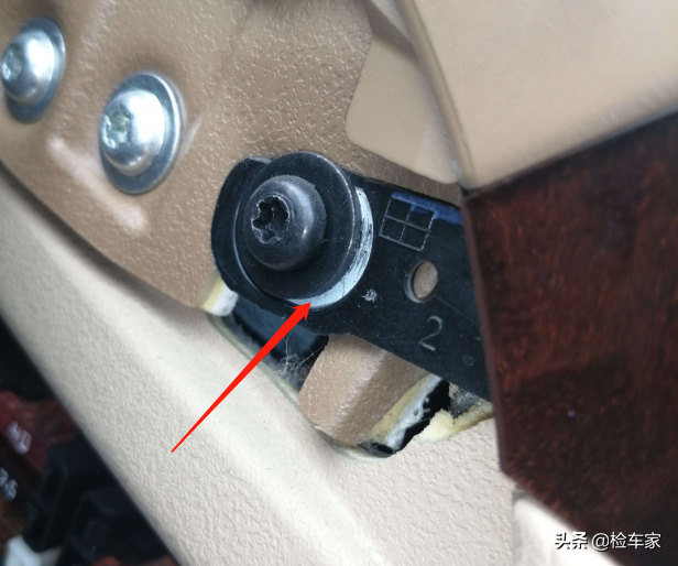 为啥奔驰S400L30万都没人买？网友：换块电池10万，爱得起伤不起