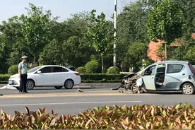 母亲为我守寡23年，我结婚后她再婚，得知新郎后，我送8万红包图片