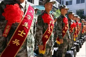 大学毕业生就业难，当两年兵能有20多万，你会去部队当兵吗？图片