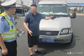 江苏镇江：男子交通违法被查处，交警却为他当起了“代驾”图片