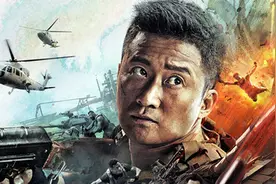 吴京没有军权，为什么能在拍电影的时候可以调动军用装备？图片