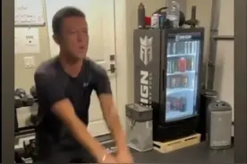 颜值彻底崩了！陈冠希健身显憔悴，老态尽显被调侃：真成了赵本山图片