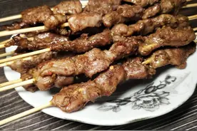 想吃烤串，外面买不到，自己在家烤，鲜嫩多汁，1人10串不够吃图片