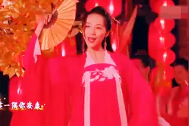 韩雪一袭红衣扇子舞，演绎经典古风歌曲，歌声太甜忍不住点赞！视频封面