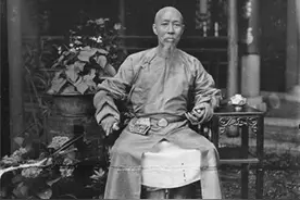 清朝官员上朝真实形象：个个官威十足，和珅真实相貌堪比四大美男图片