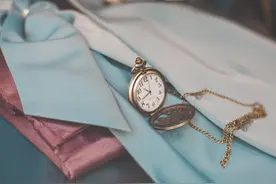 小巧精致的怀表图片