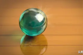 将一个绝对圆球放在一个绝对平面上，接触点有多小？无限小？图片