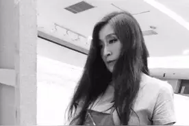 著名油画家田迎人把老北京画在T恤上·引发了国际社会的广泛关注图片