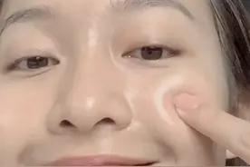 经常不“洗脸”的女人，皮肤都成什么样了？看这几点就很清楚了图片