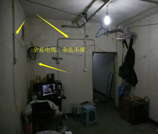 不吊顶电路咋布置?难道露在外?老工头:这样开槽穿管完全看不出(房子自