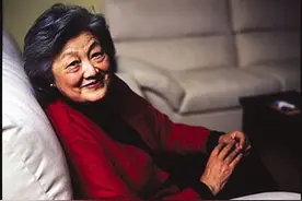 章含之谈养父章士钊：对养父充满内疚，希望和养父葬在一起图片