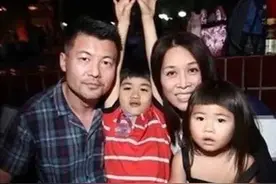 那英在演唱上戴260万戒指。没想到当她与观众握手时，被带走了图片