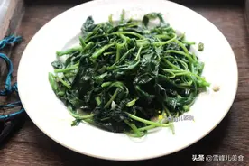 苋菜的钙含量比牛奶高，一分钱不用花，简单炒炒就上桌，全家爱吃图片