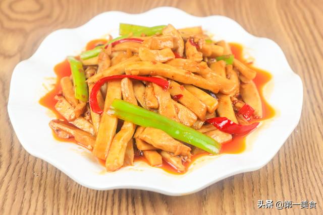 杏鲍菇炒青椒简单做法步骤（大厨教你做道下饭菜辣炒杏鲍菇）
