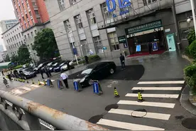 “袁爷爷，一路走好！”市民自发聚集湘雅医院门口，送别袁隆平院士最后一程图片