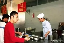 厦大好学长为4万学弟妹买单十年米饭，这是善待学生结下的善果图片