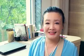 大S婆婆越老越讲究！穿玫红衣不像62岁，高颜值闺蜜气质太出众图片