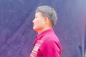 朱之文重庆商演引热议，身材发福肚子凸出，观众反应冷淡少有欢呼图片