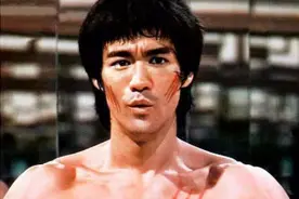 自诩"李小龙化身"，曾炮轰文章、黄晓明、洪金宝，飞龙是谁？图片