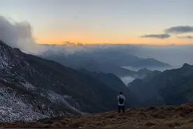 李白的这首诗并不出名，想象却很奇特，令人叹服图片