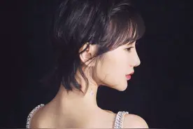 看似好身材实则是畸形体态，“蝴蝶背”=翼状肩，1个训练有助改善图片