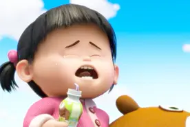 光头强碰到一个小女孩，跟嘟嘟长得真像，就连哭都是一样的视频封面