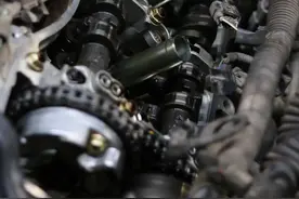 怪兽修车：翻新“残旧不堪”的07款12代皇冠3.0，一代经典再复活图片