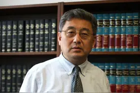 周立波新聘华人律师提动议 要求法官驳回莫虎起诉 可百密恐有一疏图片
