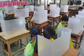台湾9月份开学，教职人员接种疫苗仍不全，家长担心防疫破口图片