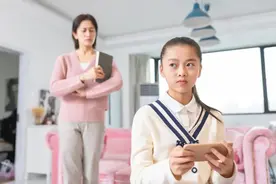 到底要不要给孩子玩手机？这是我见过最好的答案图片