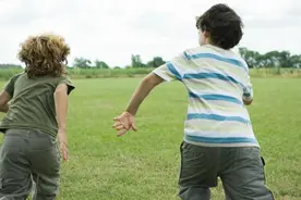 “出去浪”和“宅在家”的娃，有什么区别？专家：越大差距越明显图片