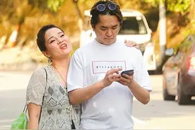 54岁港星疑打破丁克主义，三房女友秘密怀孕，8亿财产有了继承人图片