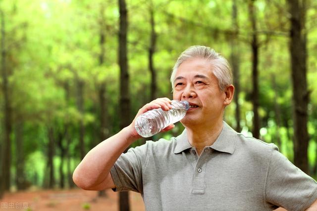 爱喝酒的痛风人直接吃别嘌醇，危害可能比长期吃激素、止痛药还大
