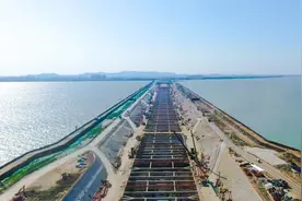 穿越湖底去无锡，中国最长的水底隧道全线贯通！收费50元每次图片