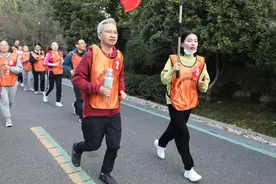 跑起来！岳阳市妇幼保健院特邀教授会诊送健康图片