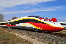 世界首创！时速400公里跨国互联互通高速动车组唐山下线图片