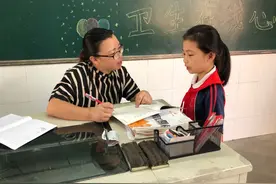 一些女教师50岁后，从教学一线退到后勤岗位，引起不少人的不满图片