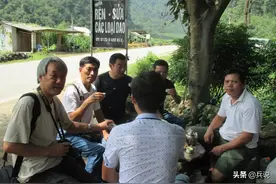 老兵重返越南，寻访昔日战场：泥巴房没变，村寨多陵墓图片