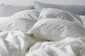 儿子初中仍与妈妈同床，夜里这件事，让妈妈“分床意识”彻底清醒图片